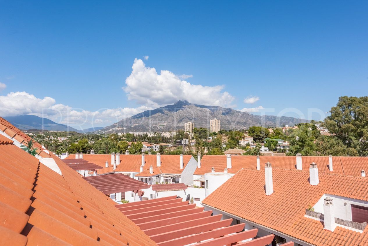 Duplex penthouse in Nueva Andalucia for sale