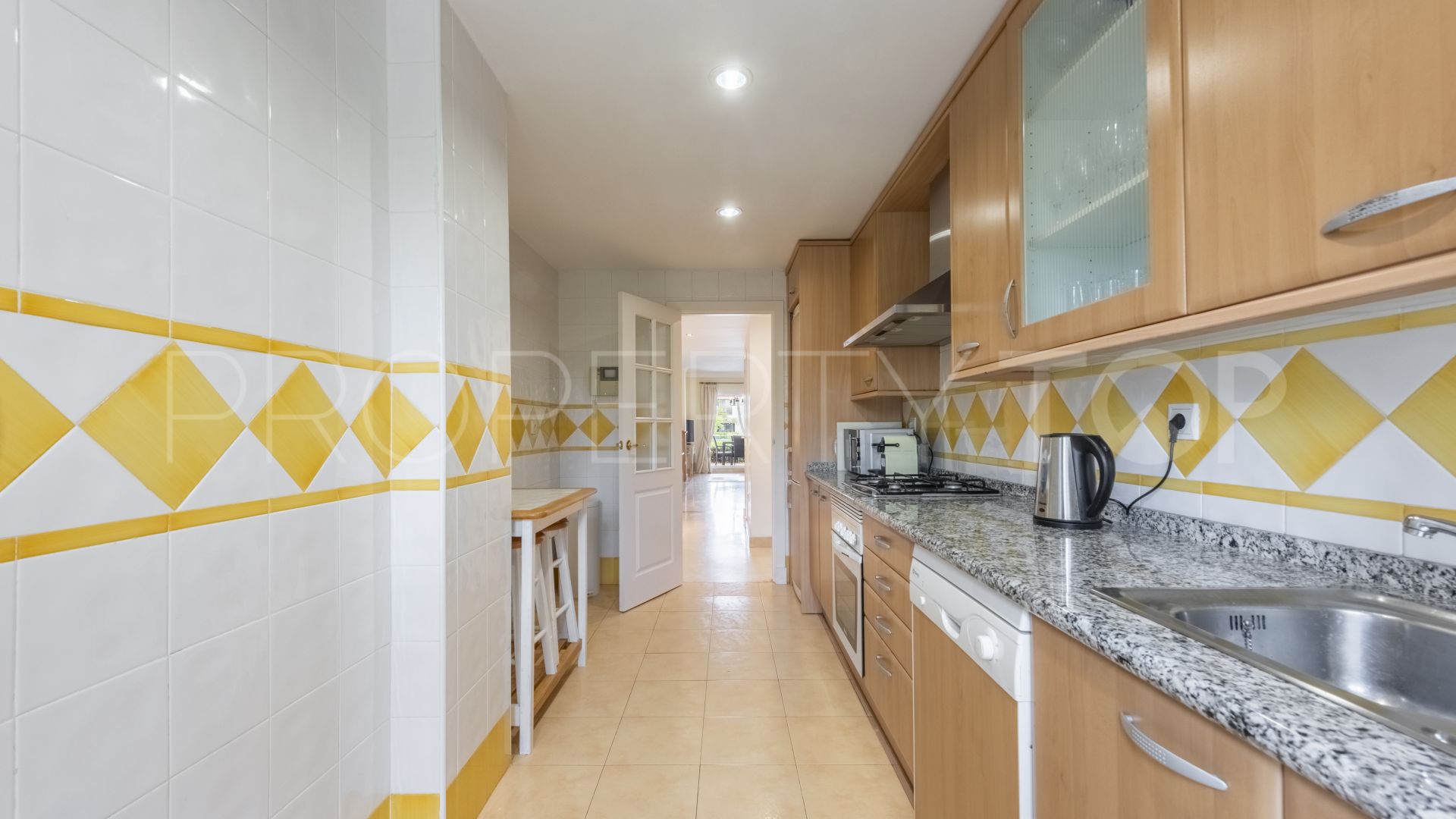 Apartamento planta baja con 2 dormitorios en venta en San Pedro de Alcantara