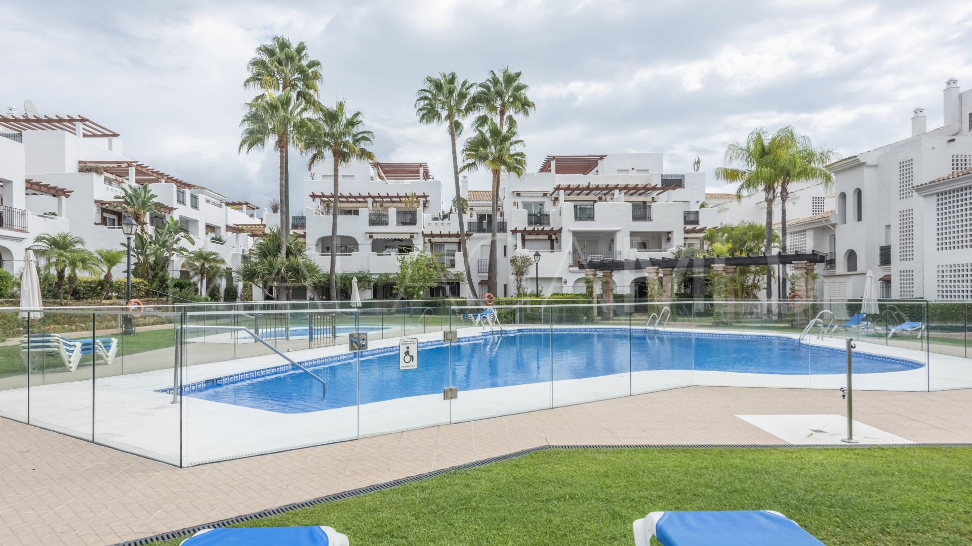 Apartamento planta baja with 2 bedrooms for sale in San Pedro de Alcantara