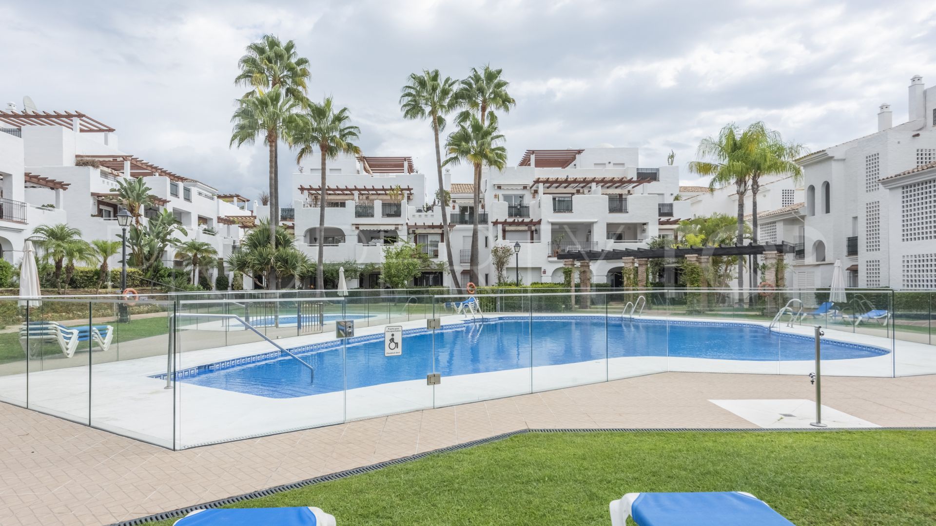 For sale ground floor apartment in San Pedro de Alcantara with 2 bedrooms