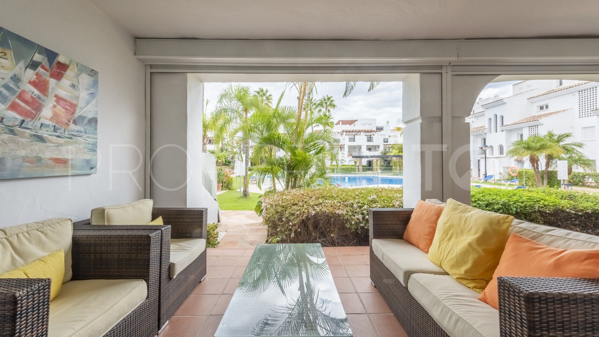 Apartamento planta baja con 2 dormitorios en venta en San Pedro de Alcantara