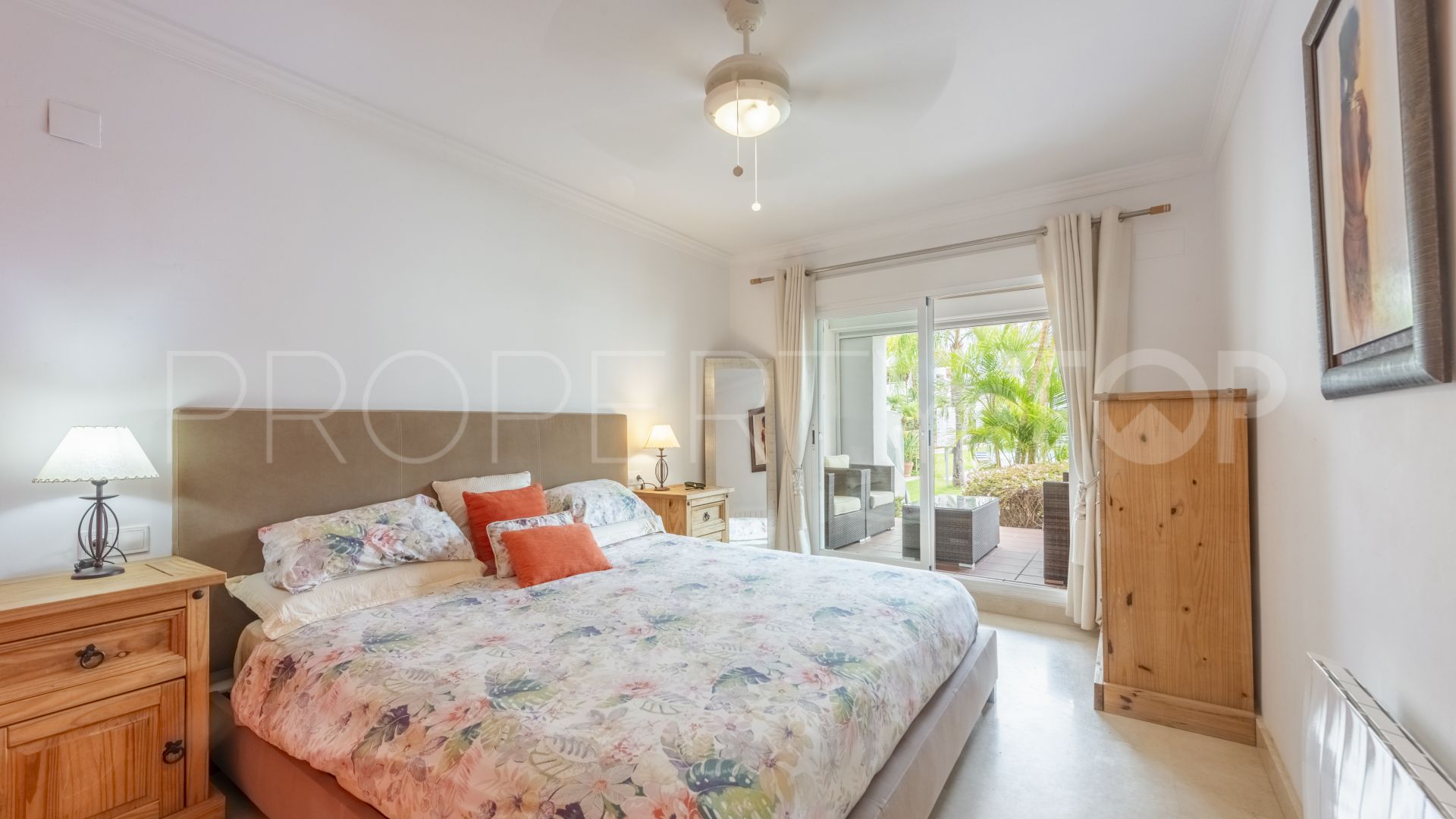 Apartamento planta baja con 2 dormitorios en venta en San Pedro de Alcantara