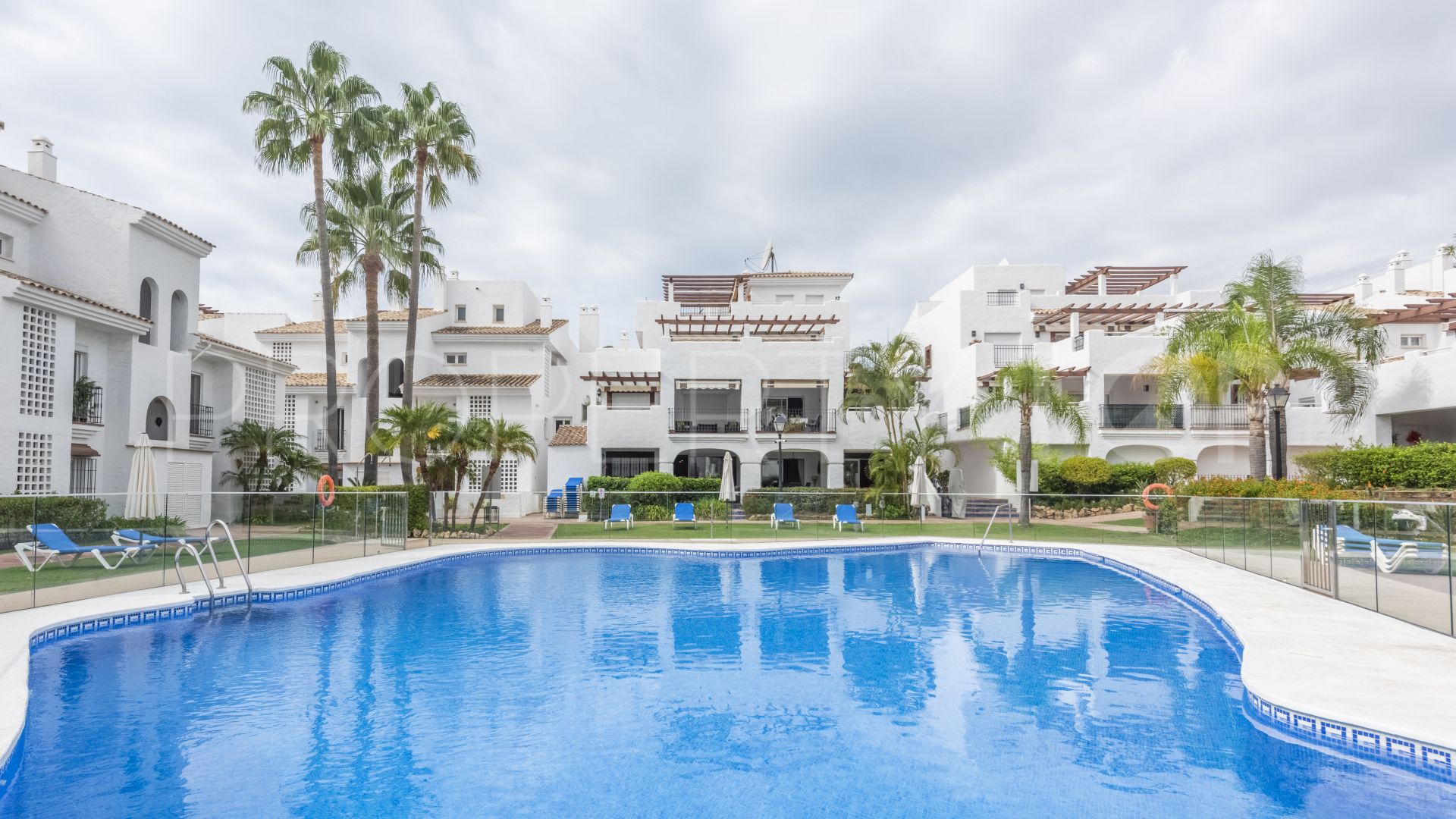 For sale ground floor apartment in San Pedro de Alcantara with 2 bedrooms