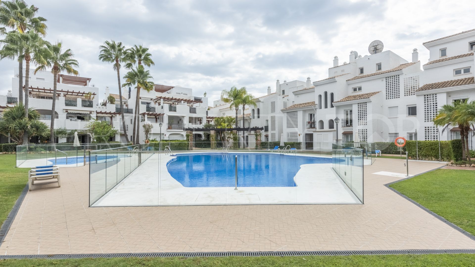 For sale ground floor apartment in San Pedro de Alcantara with 2 bedrooms