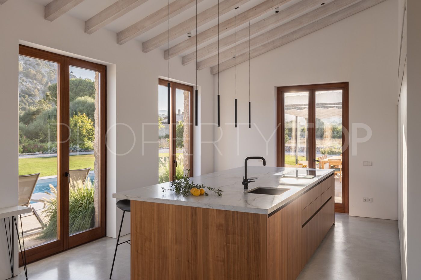 Buy 5 bedrooms finca in Pollença