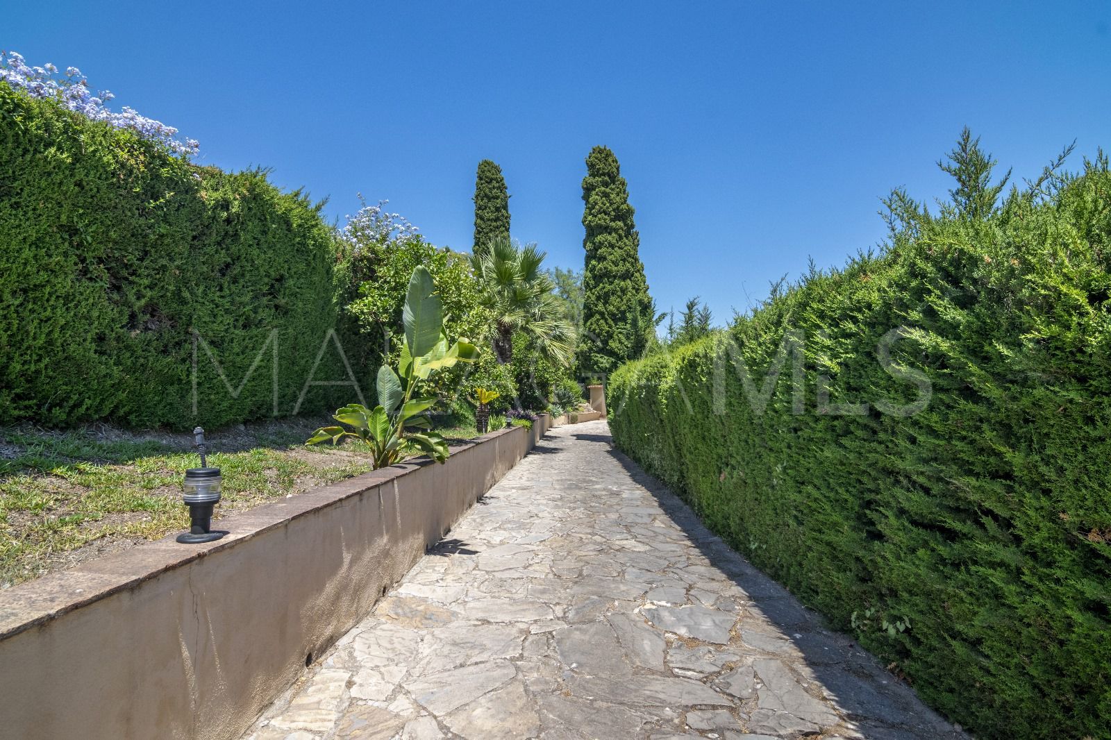 Villa for sale in Benahavis