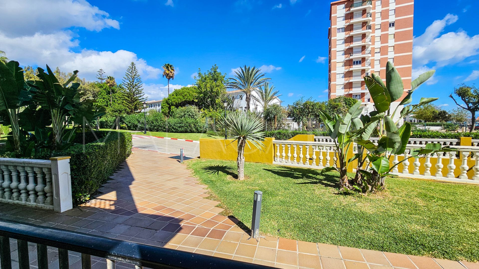 Apartamento planta baja for sale in Puerto La Duquesa