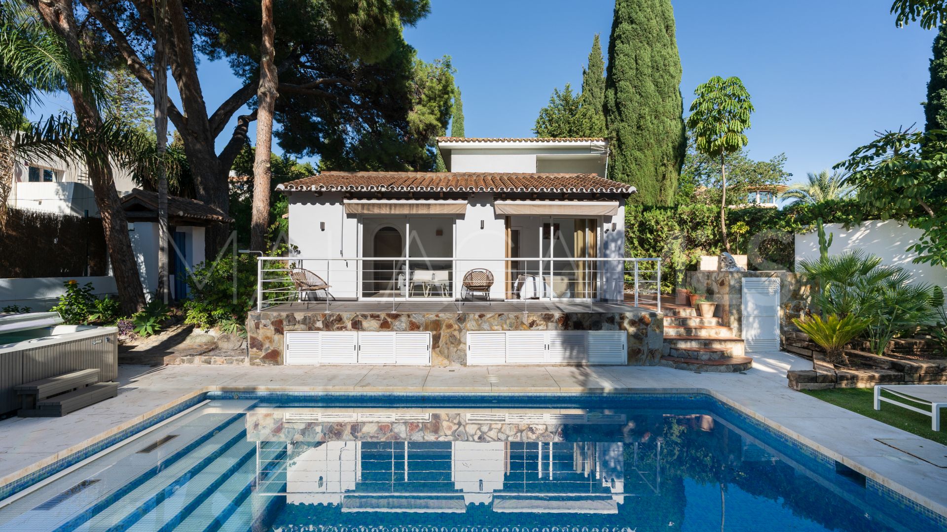 Buy Nueva Andalucia villa