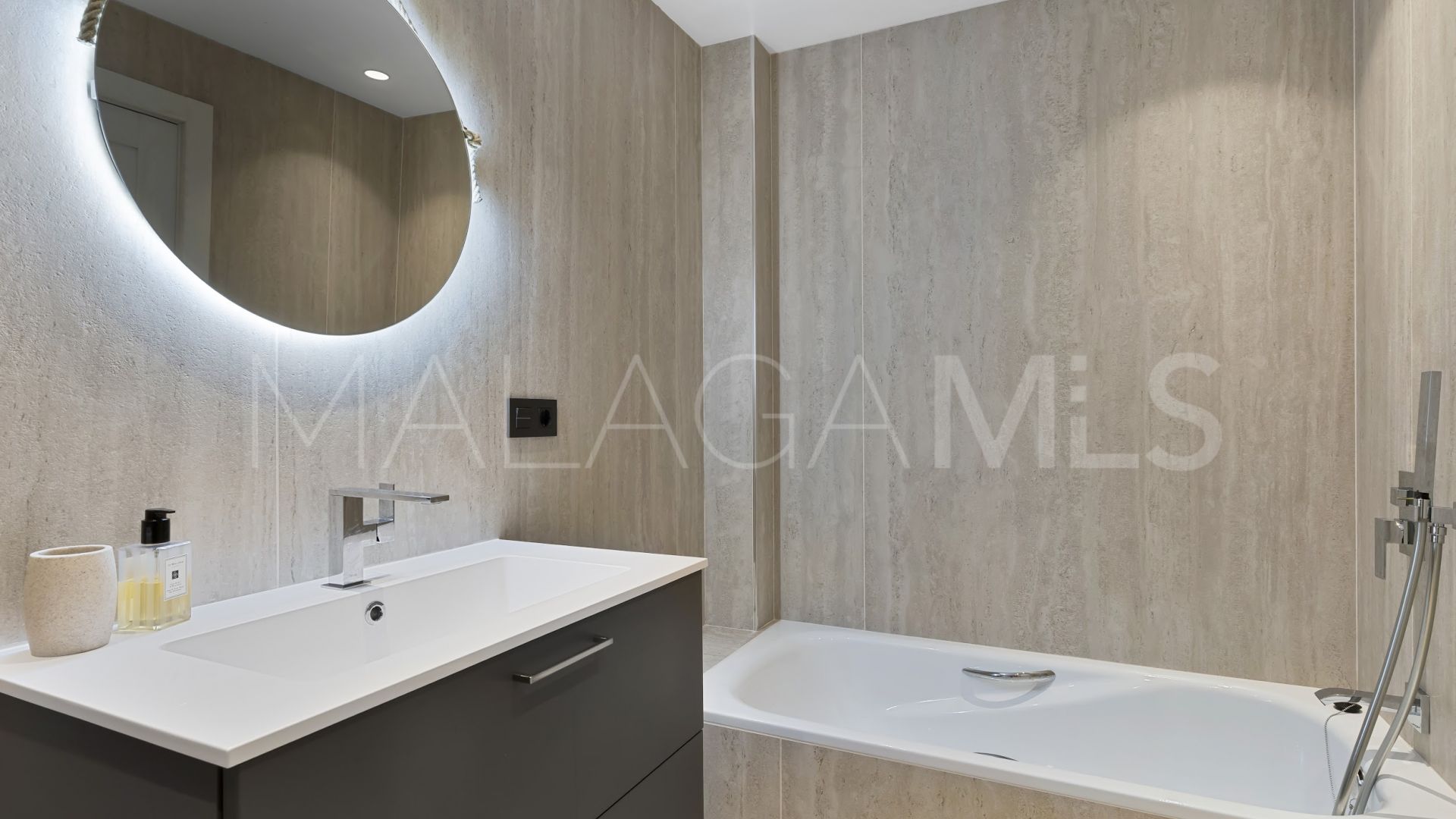 5 bedrooms villa for sale in Guadalmina Alta