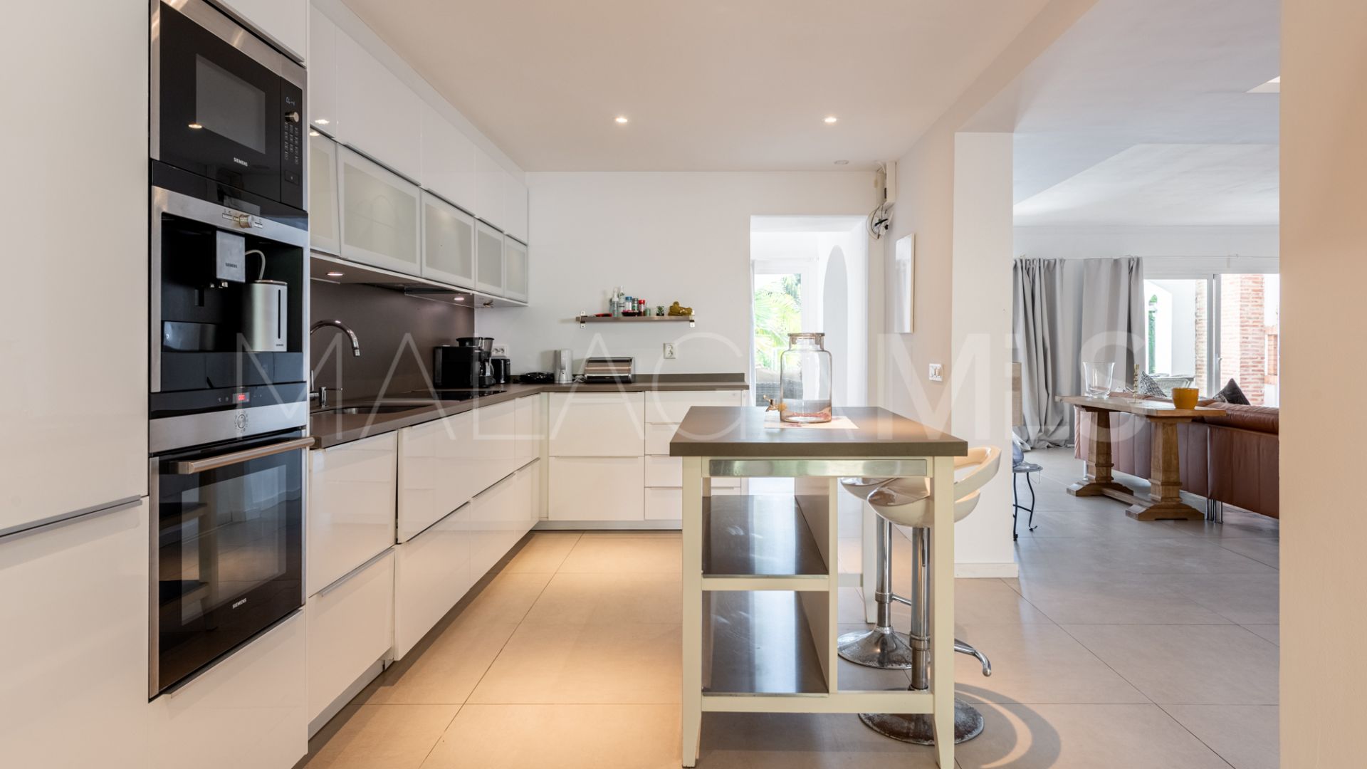 Se vende villa de 4 bedrooms in Nueva Andalucia