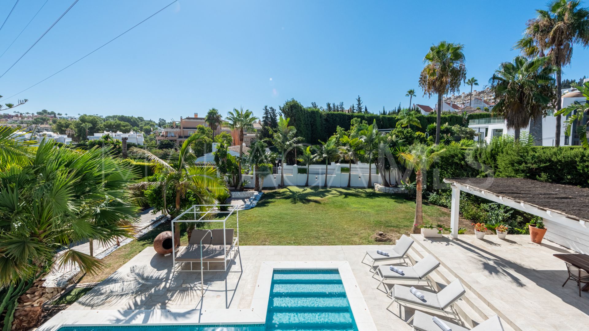 Se vende villa de 4 bedrooms in Nueva Andalucia
