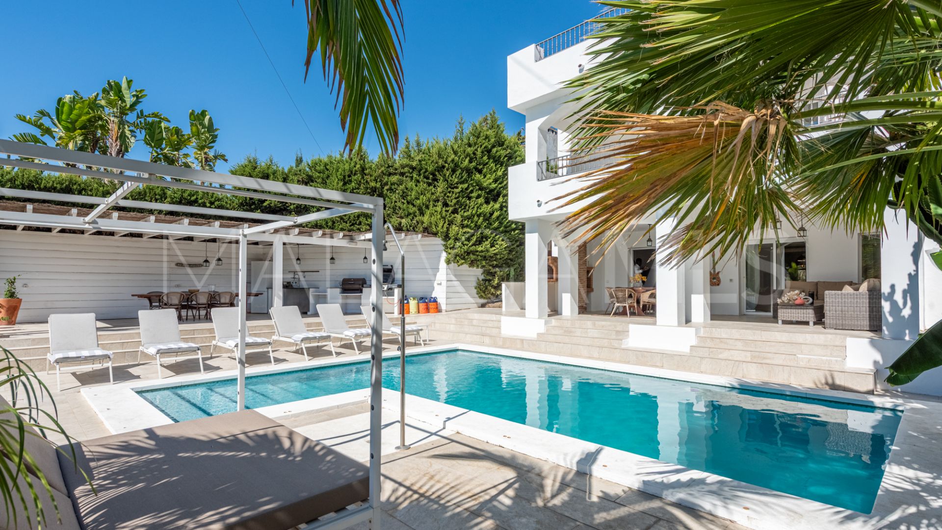 Se vende villa de 4 bedrooms in Nueva Andalucia
