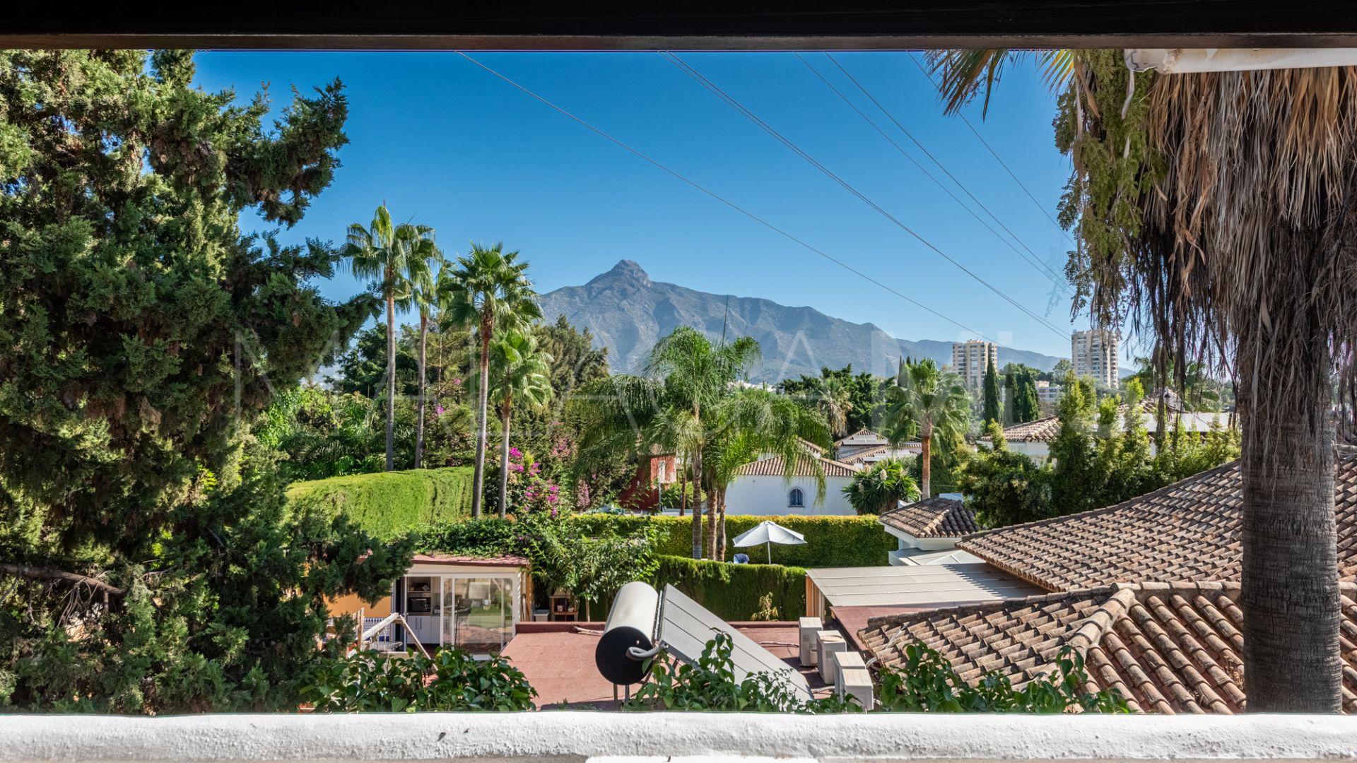 Se vende villa de 4 bedrooms in Nueva Andalucia