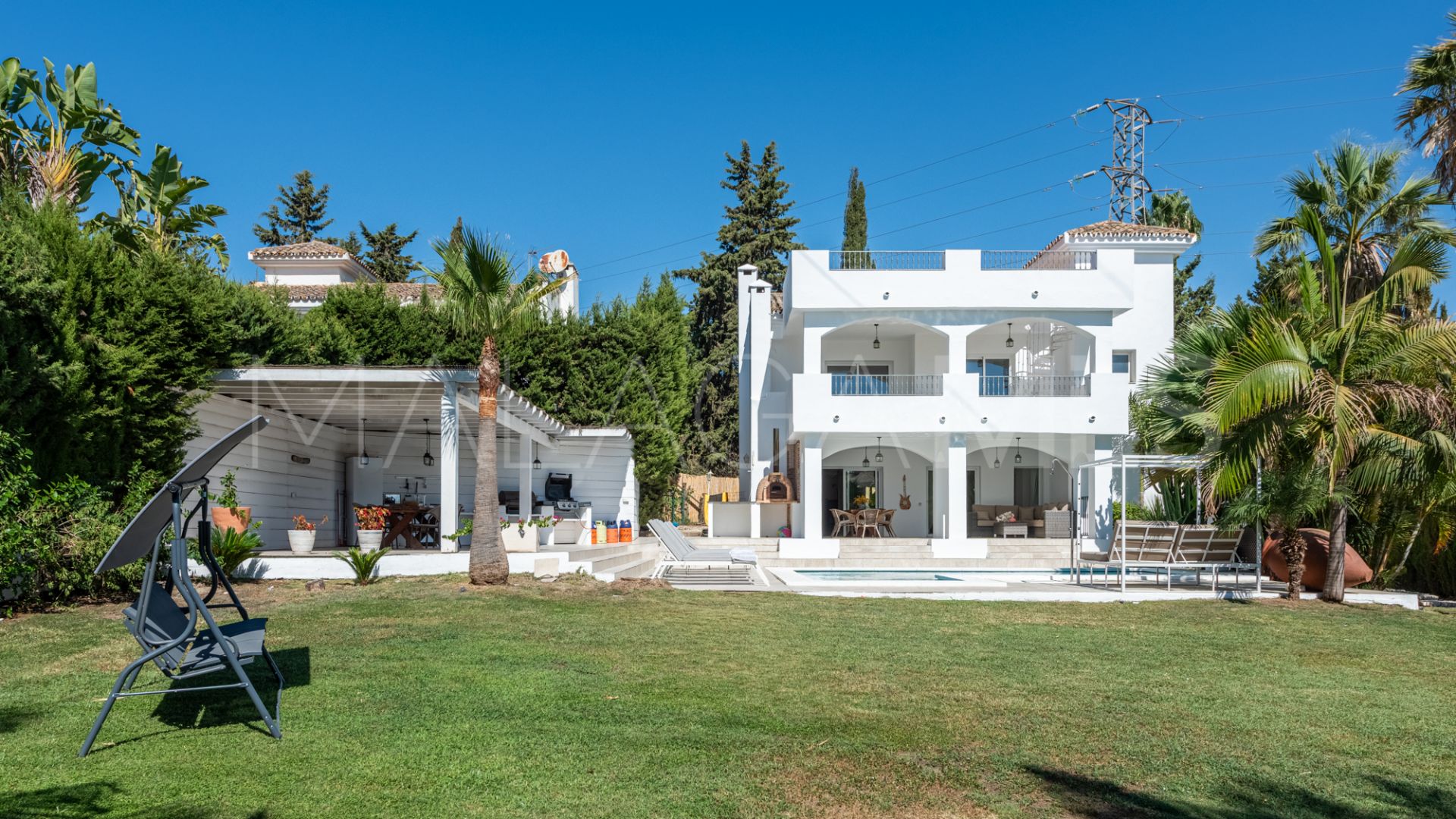 Se vende villa de 4 bedrooms in Nueva Andalucia