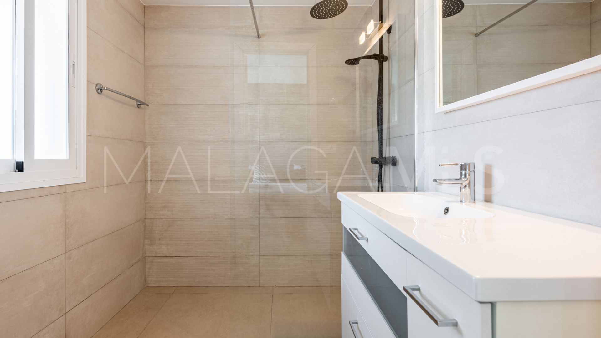 Se vende villa de 4 bedrooms in Nueva Andalucia