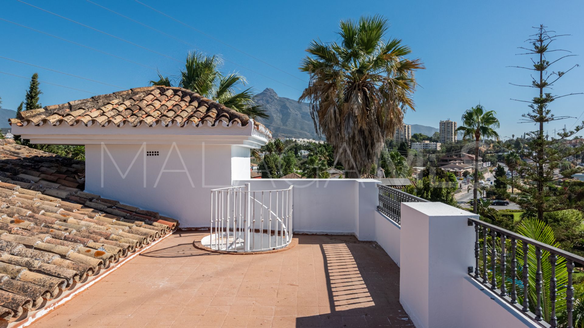 Se vende villa de 4 bedrooms in Nueva Andalucia