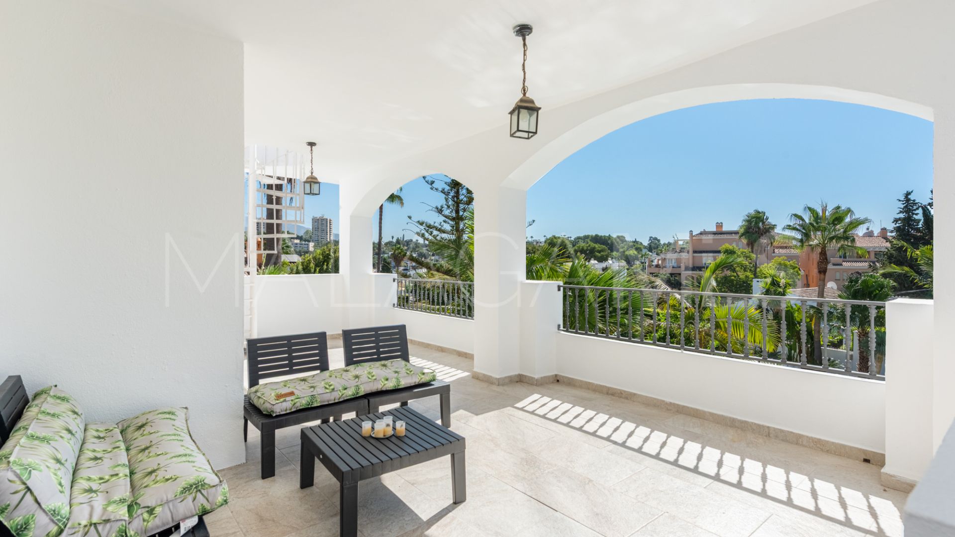 Se vende villa de 4 bedrooms in Nueva Andalucia