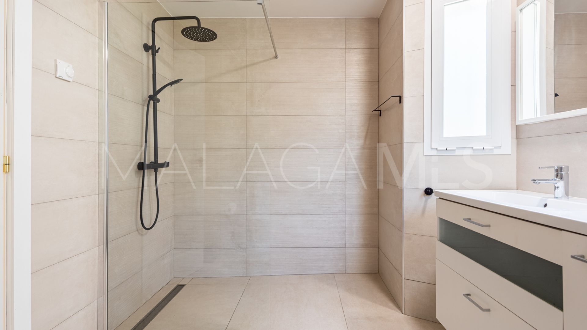 Se vende villa de 4 bedrooms in Nueva Andalucia