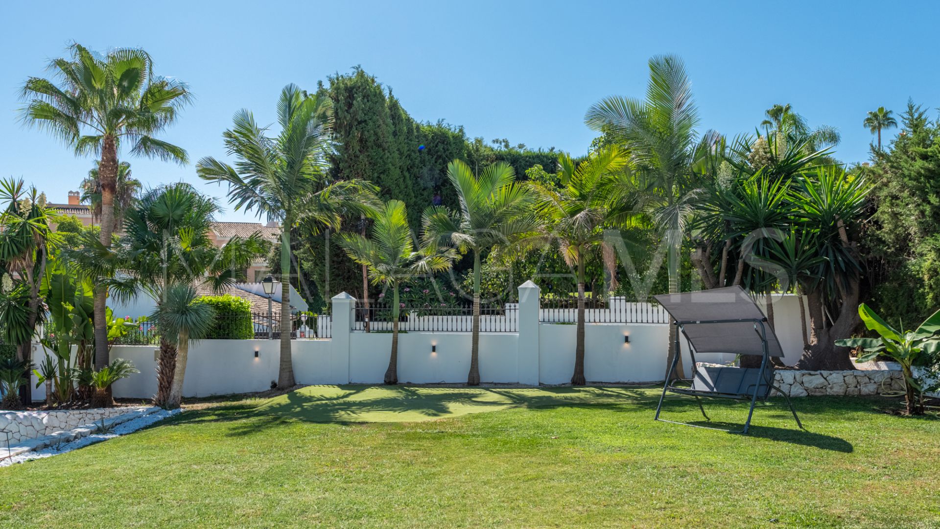Se vende villa de 4 bedrooms in Nueva Andalucia