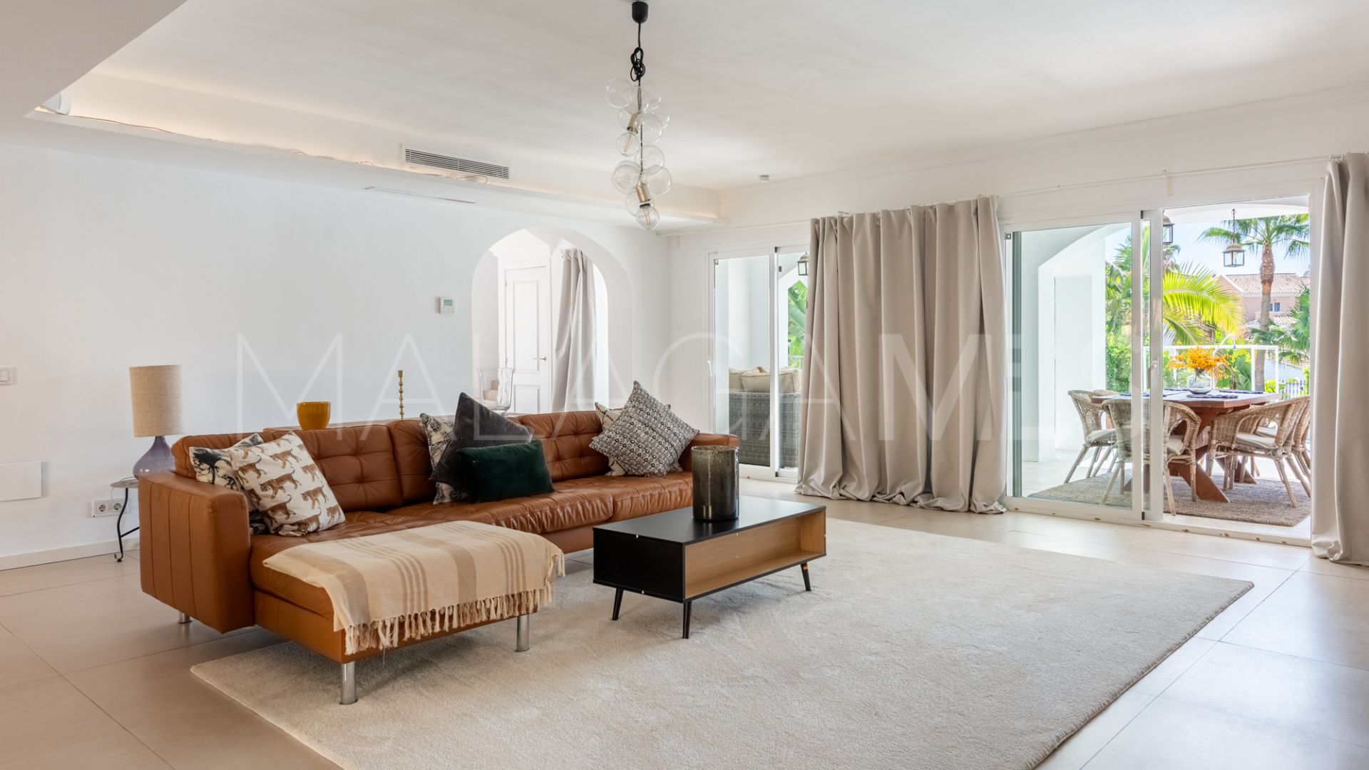 Se vende villa de 4 bedrooms in Nueva Andalucia