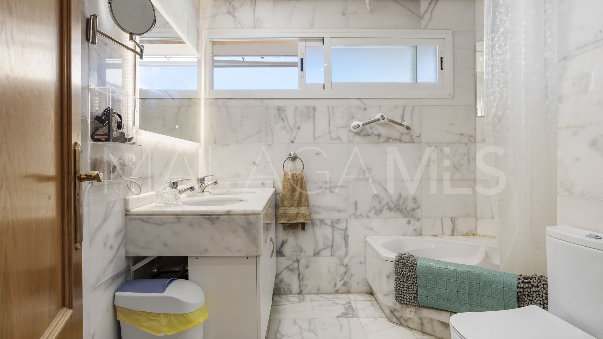 Radhus for sale in Forest Hills