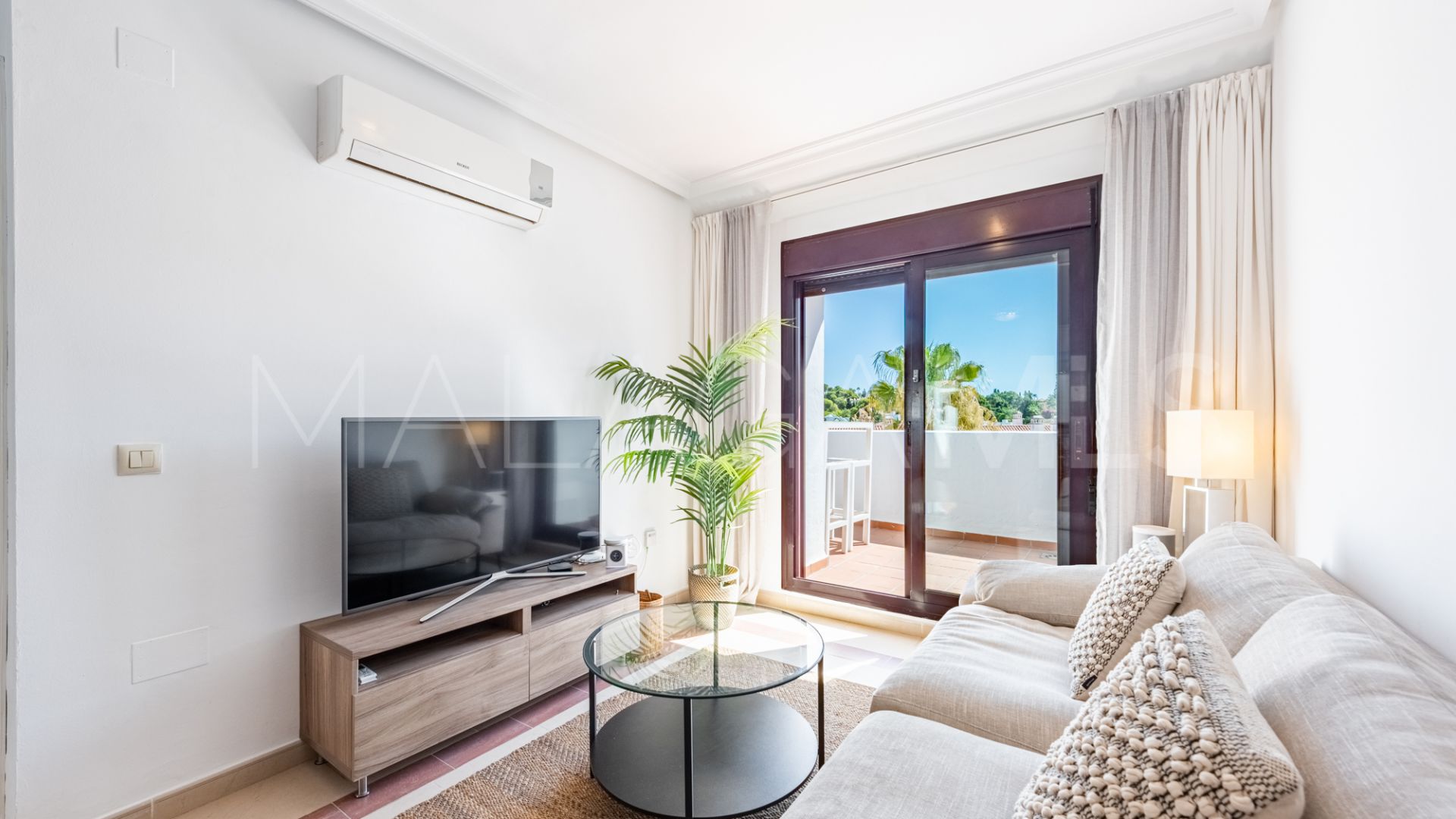 Duplex penthouse for sale in La Maestranza