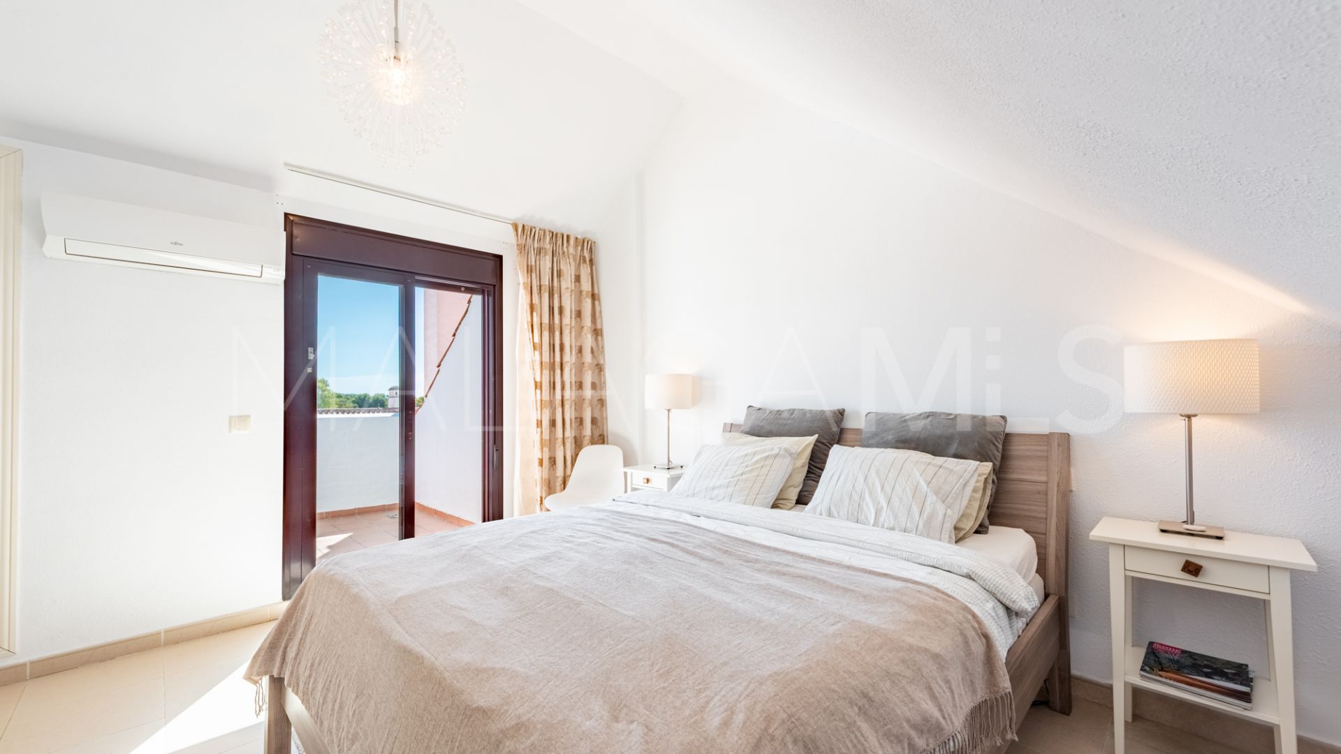 Duplex penthouse for sale in La Maestranza