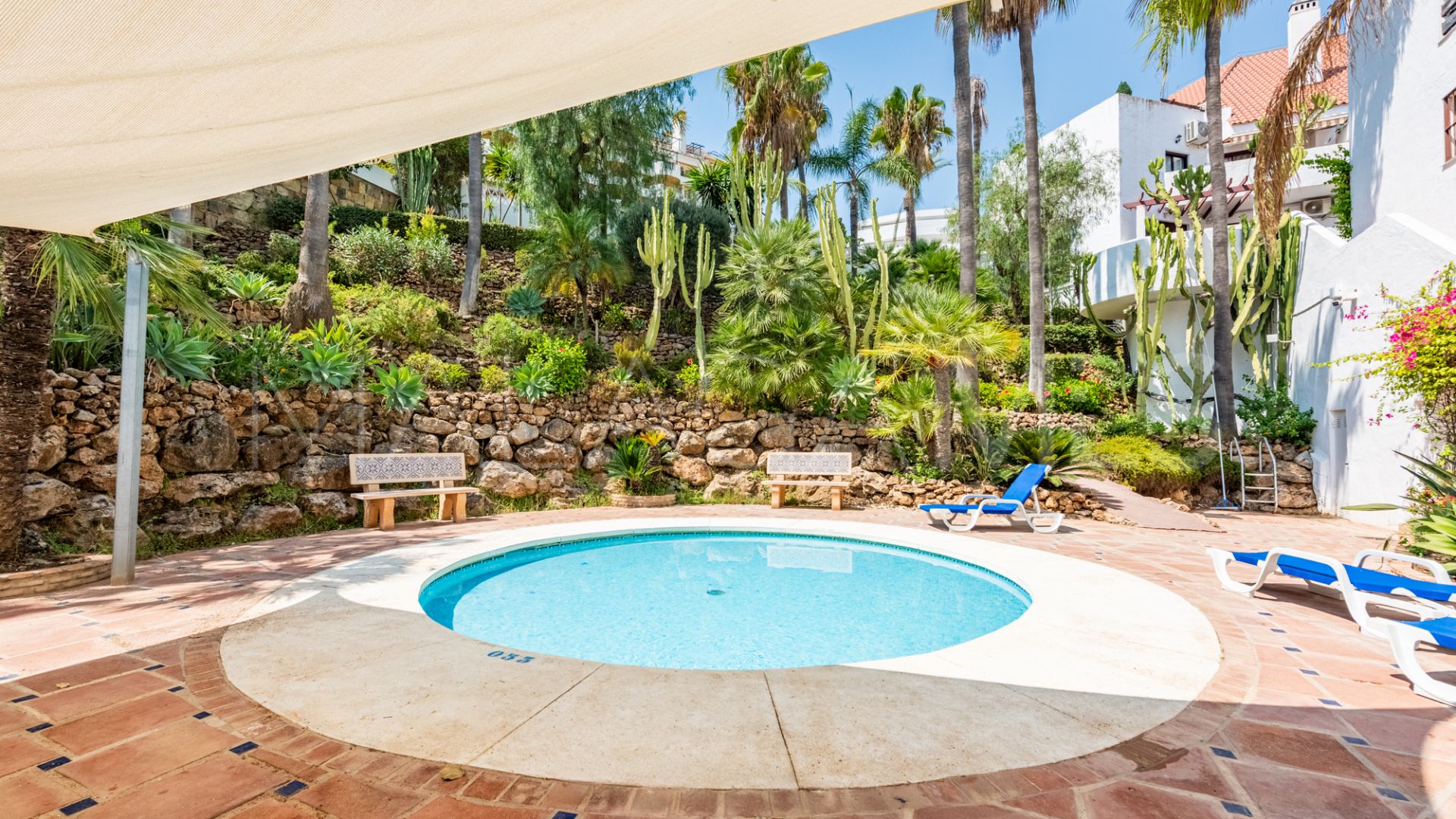 Zweistöckiges penthouse for sale in Nueva Andalucia