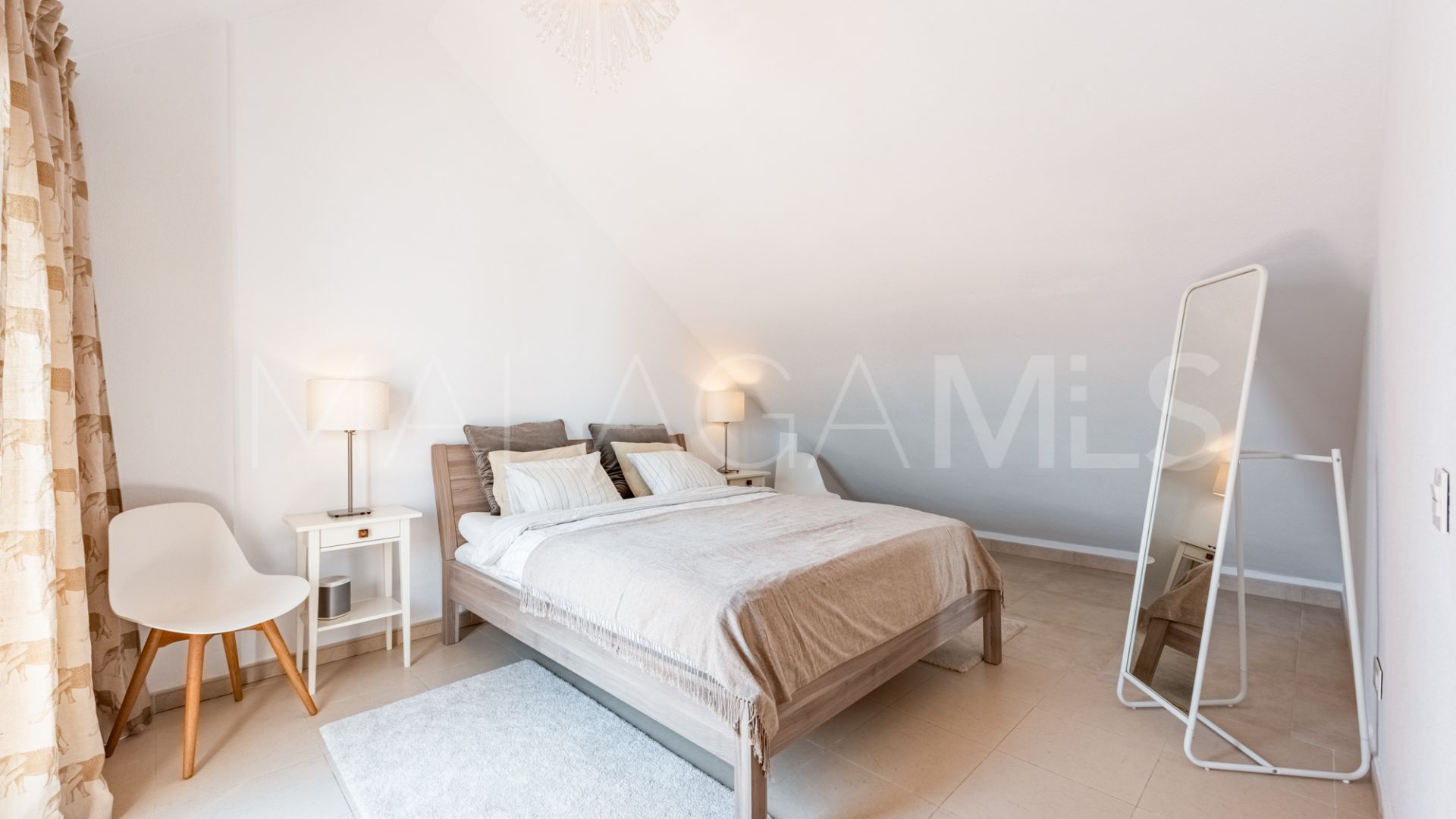 Zweistöckiges penthouse for sale in Nueva Andalucia