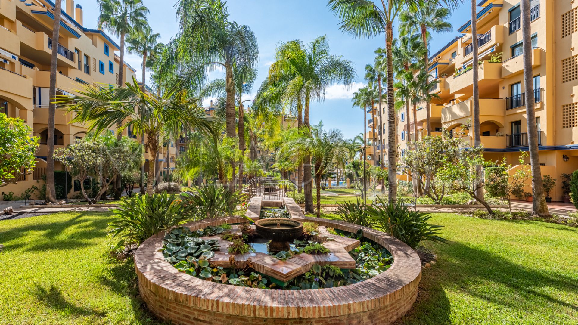 Buy apartment with 2 bedrooms in San Pedro de Alcantara