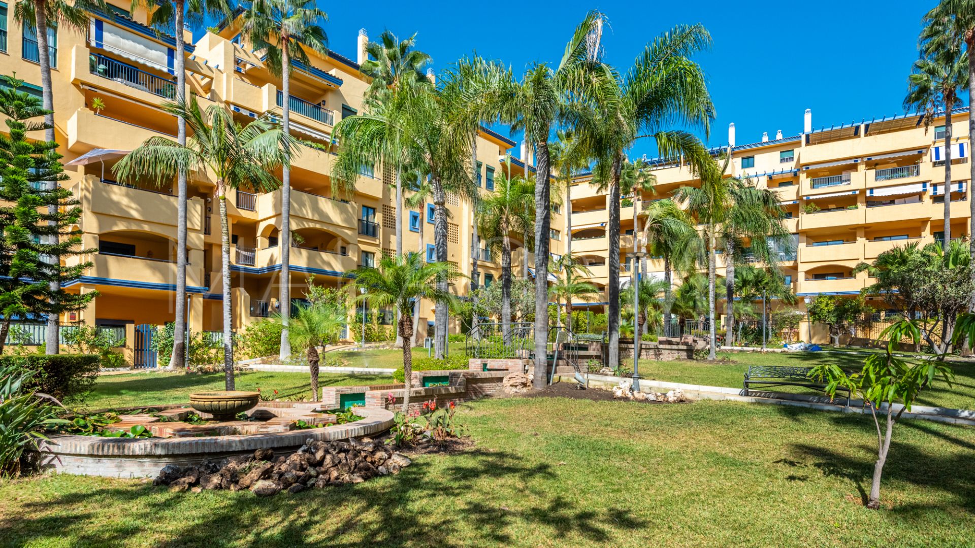 Buy apartment with 2 bedrooms in San Pedro de Alcantara