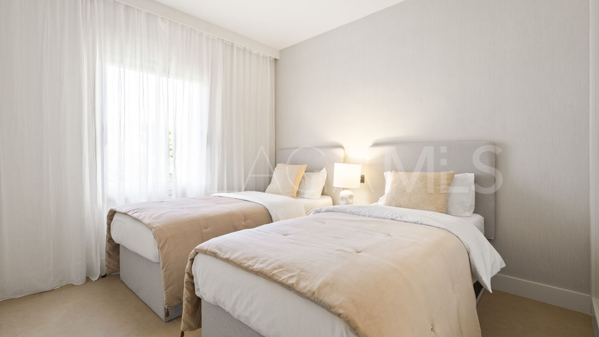 Ground floor apartment for sale in Nueva Andalucia