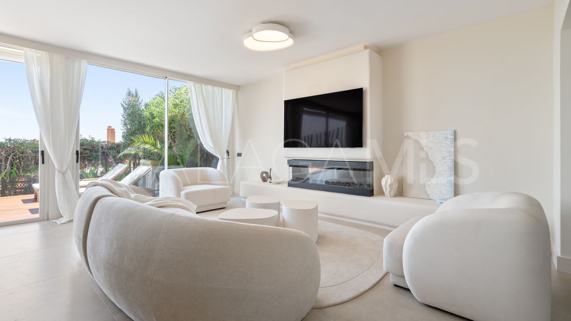 For sale Nueva Andalucia ground floor apartment with 3 bedrooms