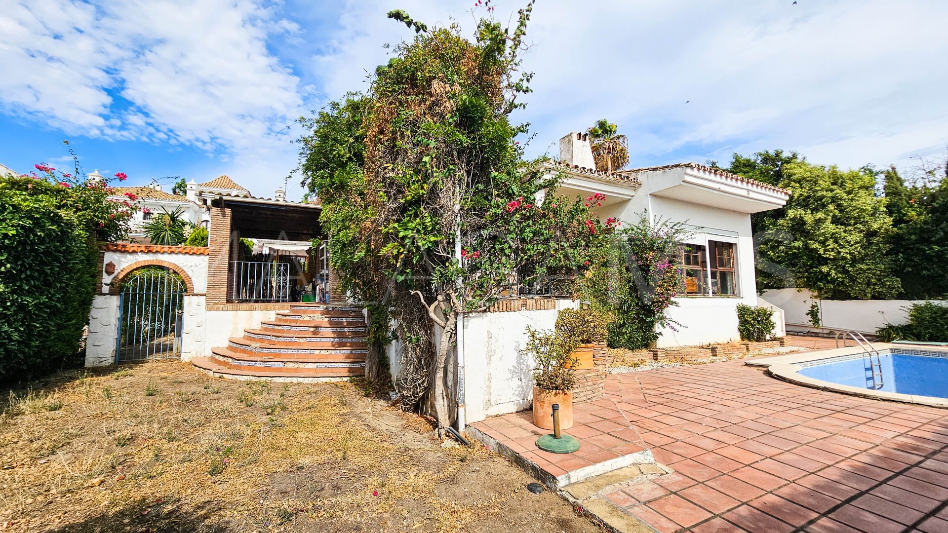 Villa jumelée for sale in La Duquesa