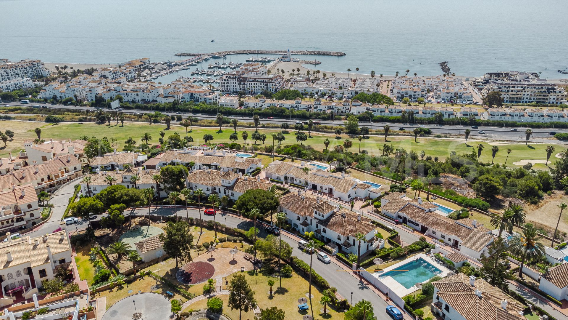 Villa jumelée for sale in La Duquesa