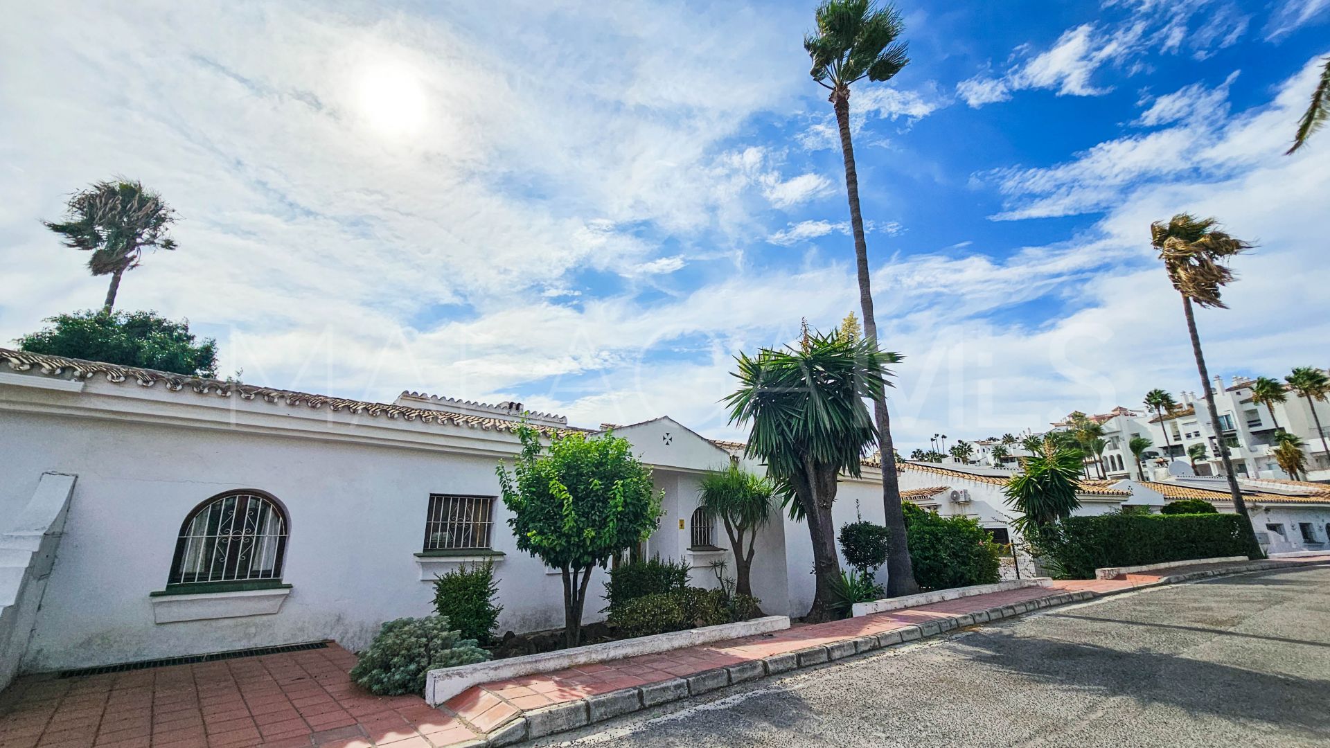 Villa jumelée for sale in La Duquesa