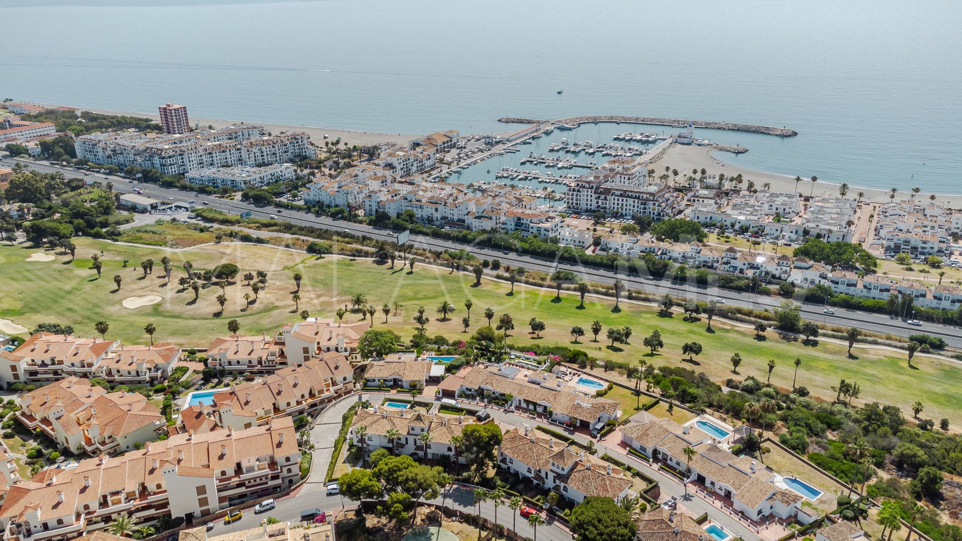 Villa jumelée for sale in La Duquesa