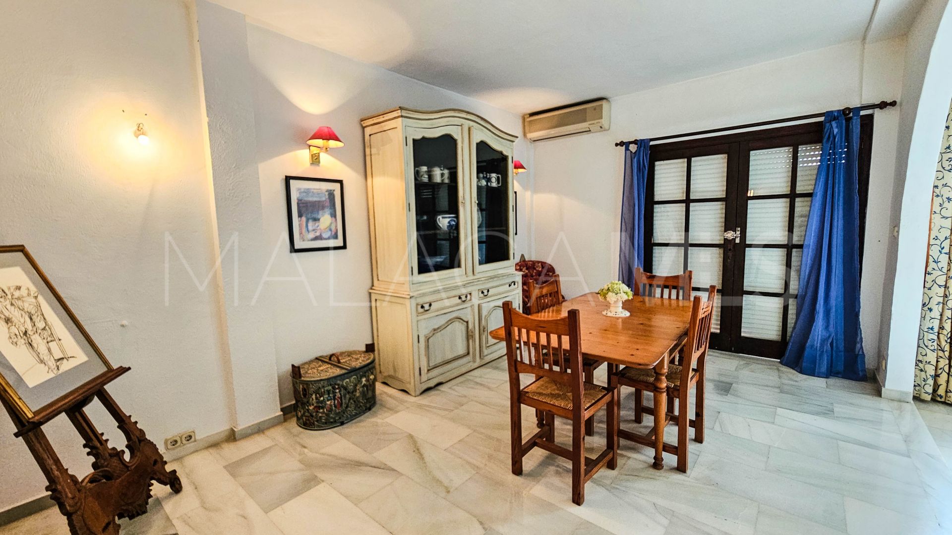 Villa jumelée for sale in La Duquesa
