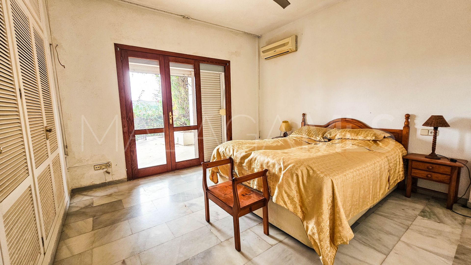 Villa jumelée for sale in La Duquesa