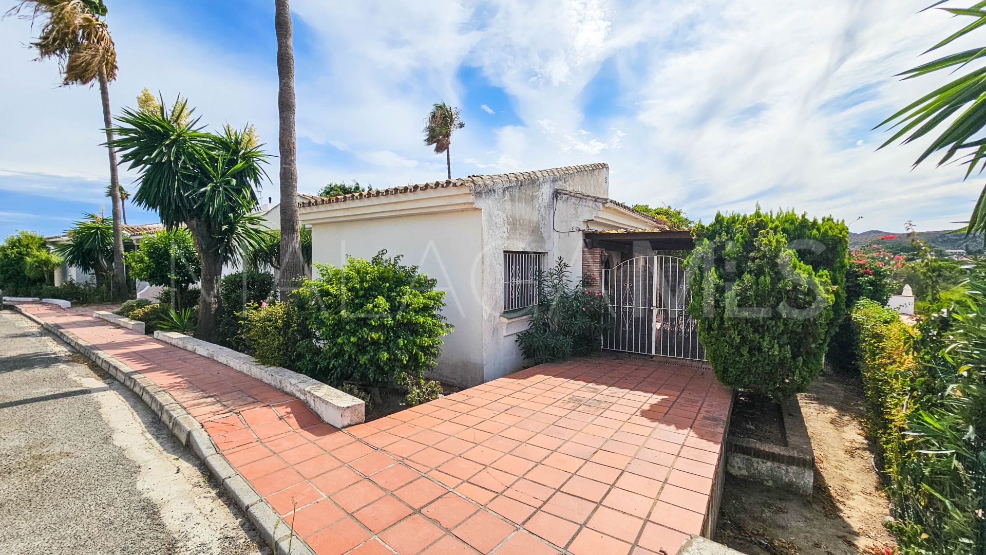 Villa jumelée for sale in La Duquesa
