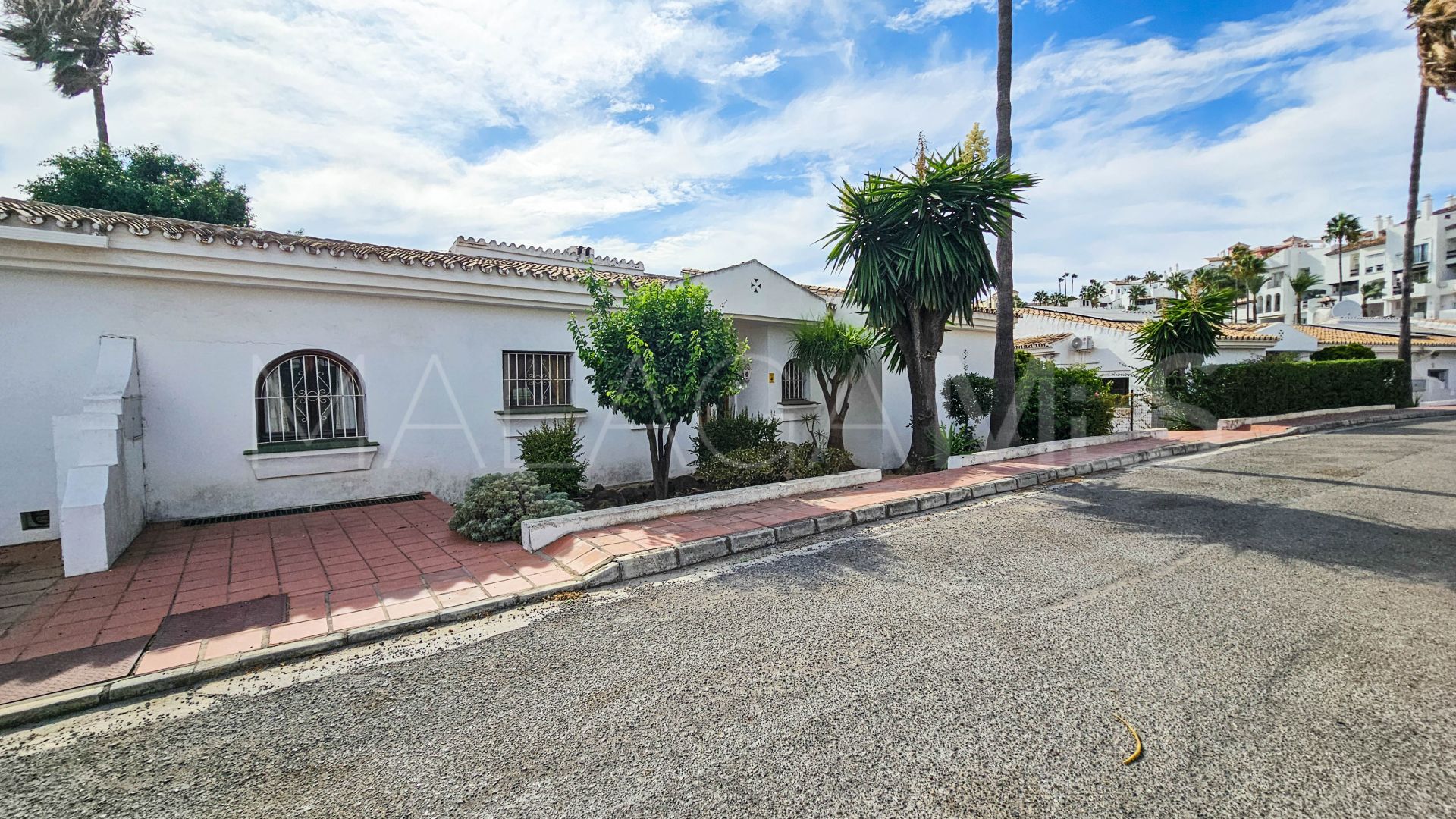 Villa jumelée for sale in La Duquesa