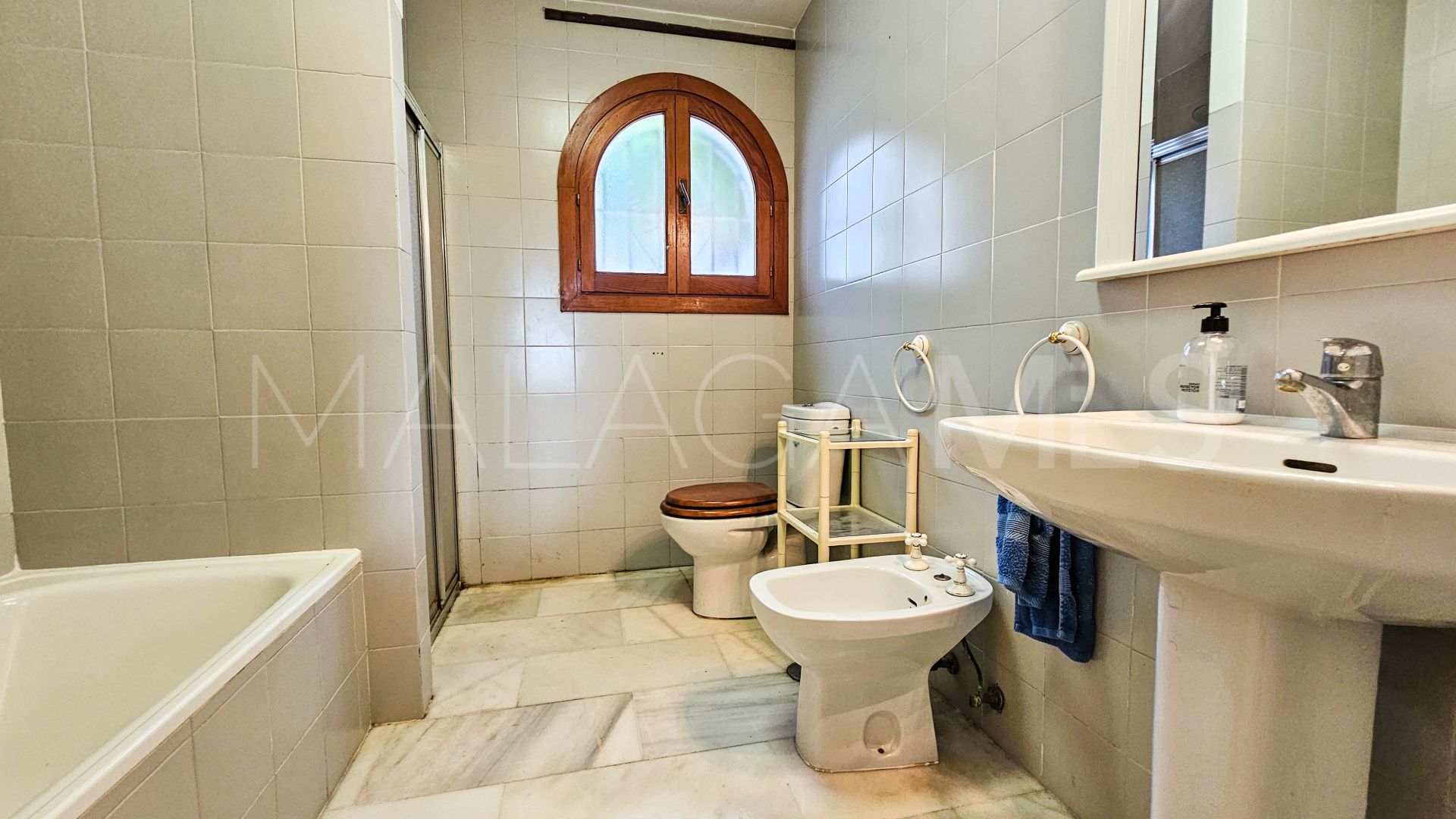 Villa jumelée for sale in La Duquesa