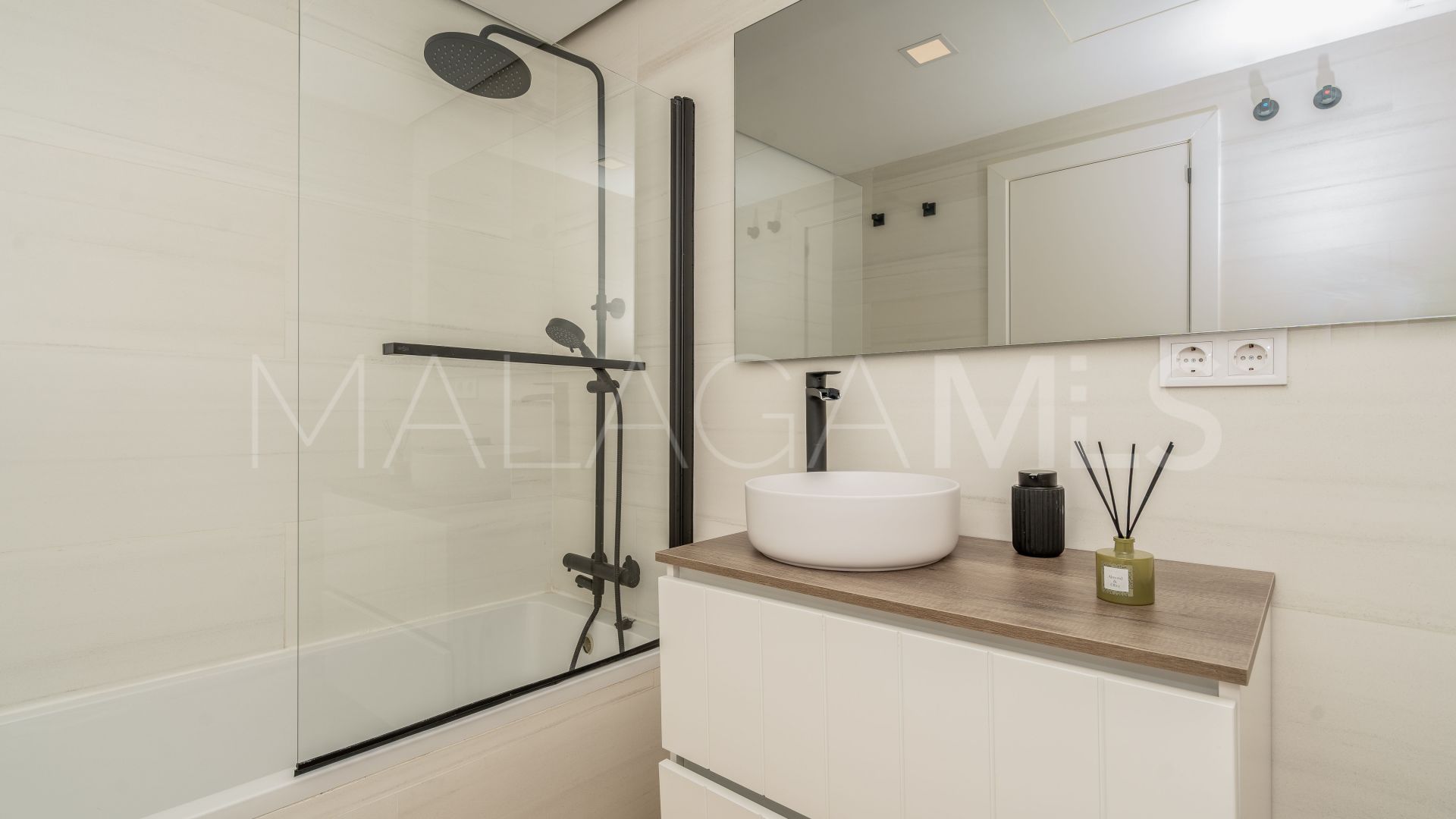 Buy apartamento planta baja in La Resina Golf with 2 bedrooms