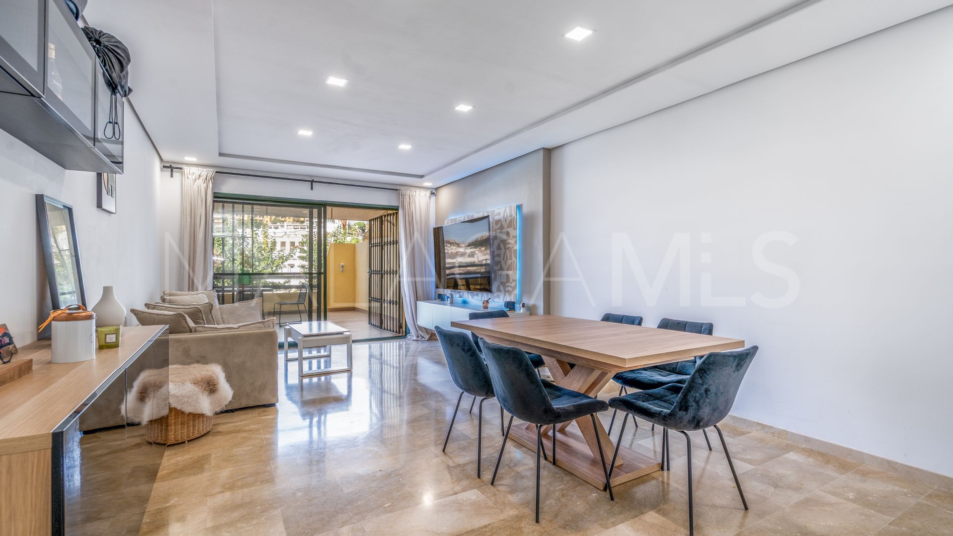 Buy apartamento planta baja in La Resina Golf with 2 bedrooms