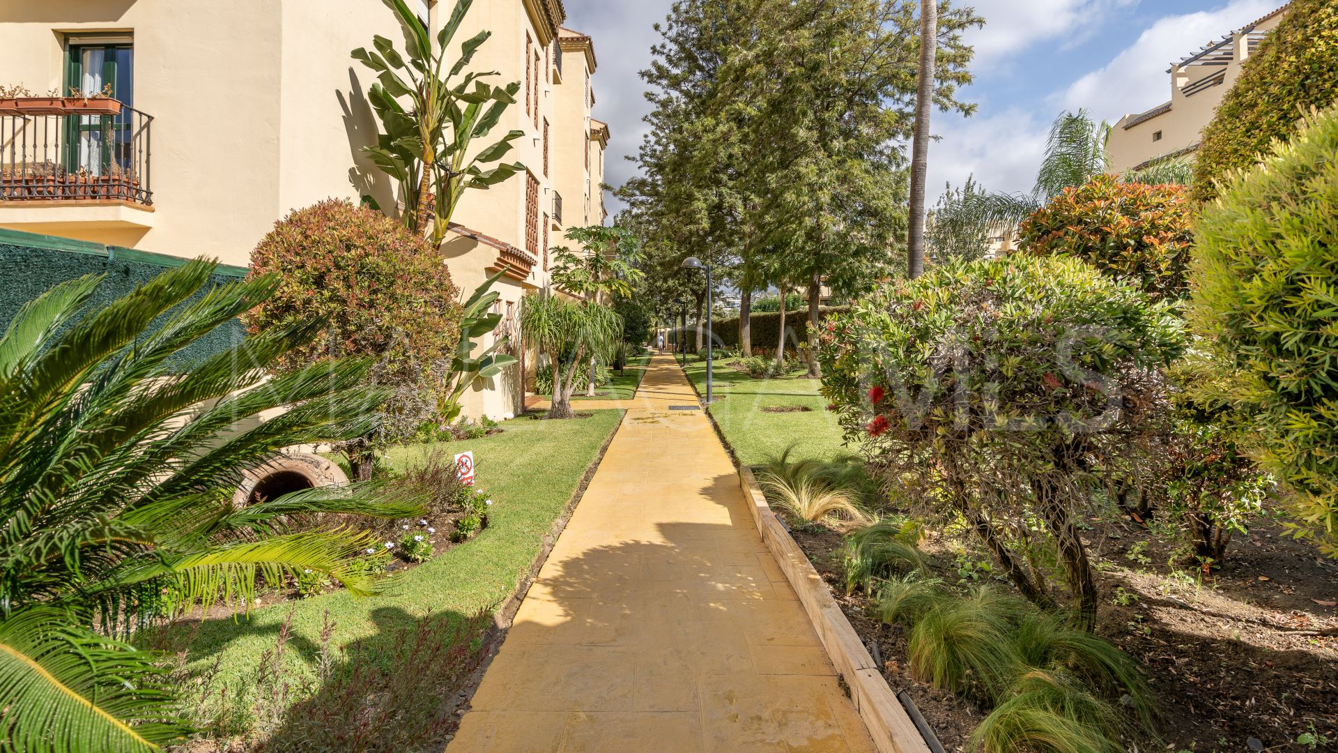 Buy apartamento planta baja in La Resina Golf with 2 bedrooms