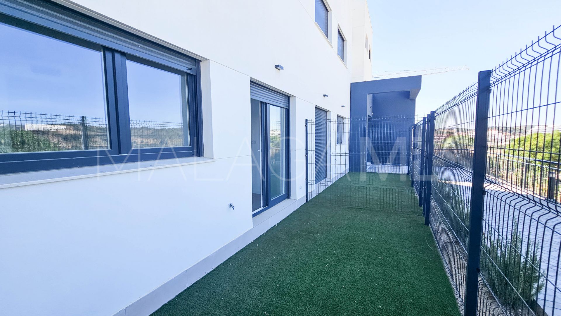 Apartamento planta baja for sale in Estepona Oeste de 2 bedrooms