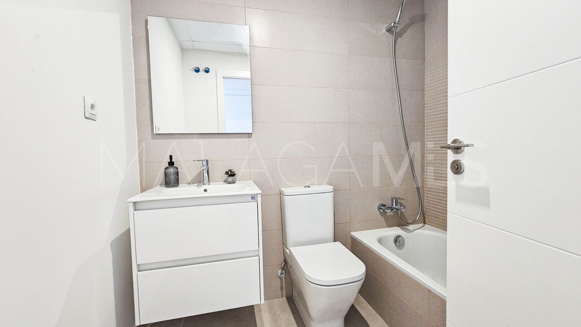 Apartamento planta baja a la venta in Estepona Oeste
