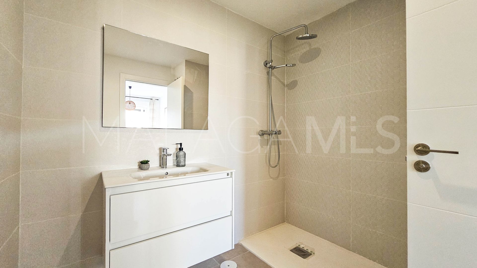 Apartamento planta baja a la venta in Estepona Oeste