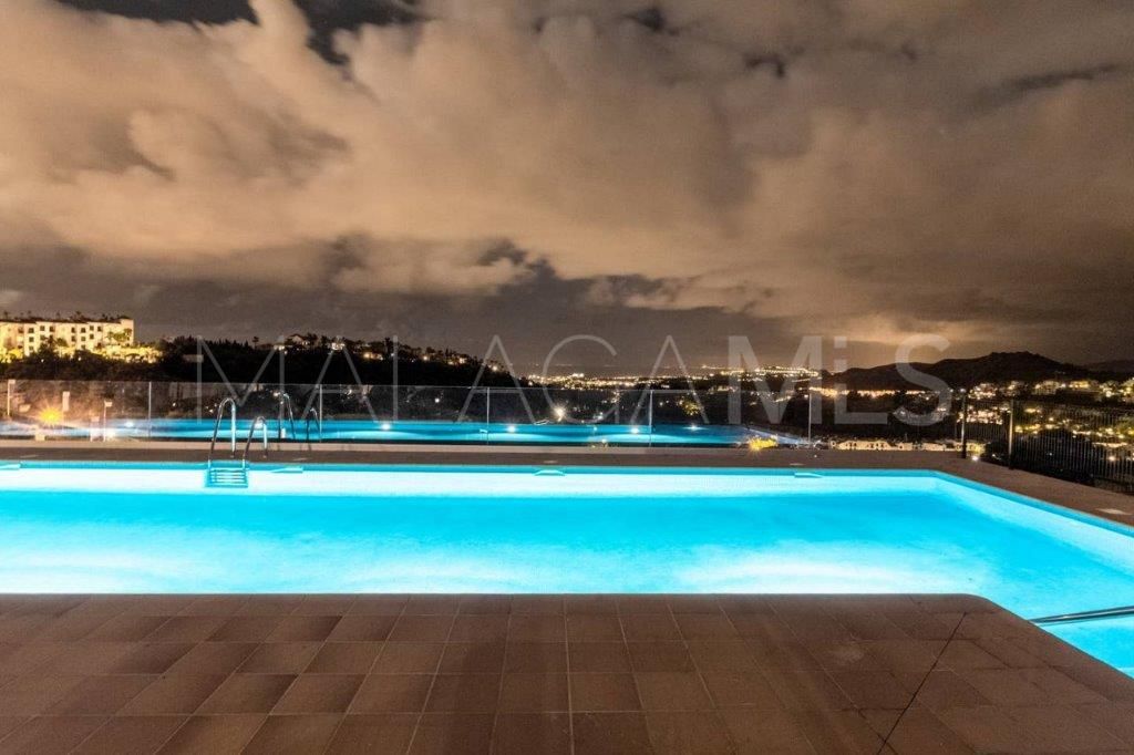 Atico duplex a la venta in Benahavis with 3 bedrooms