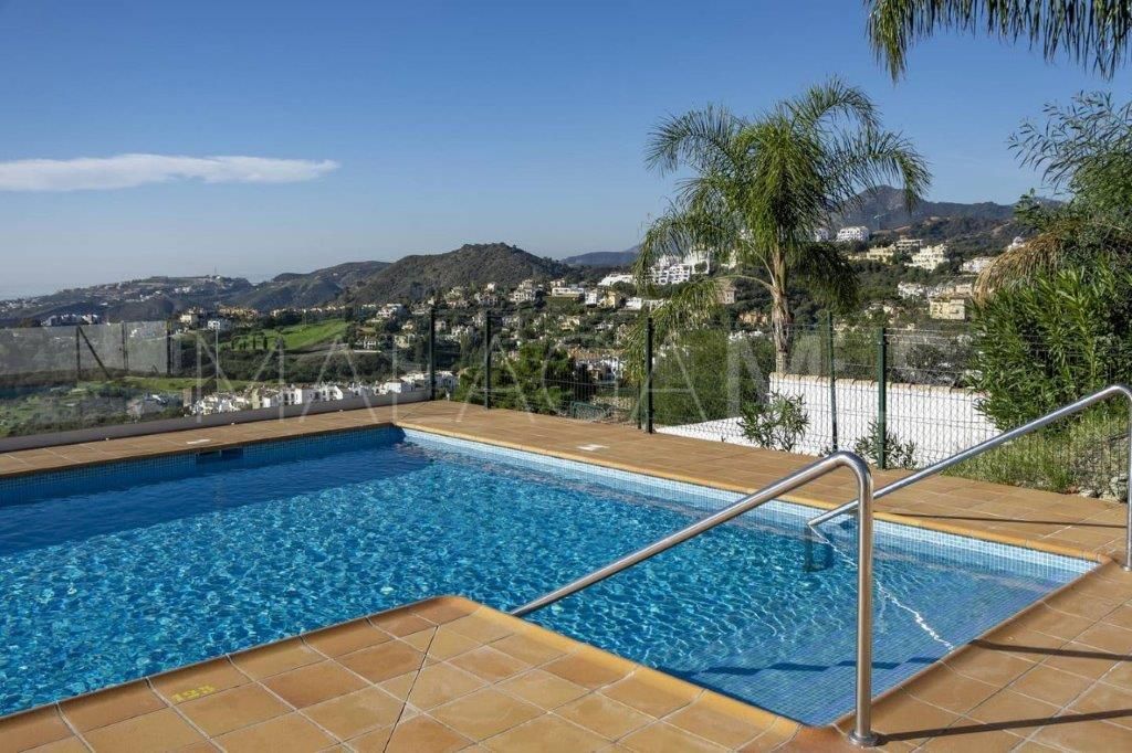 Atico duplex a la venta in Benahavis with 3 bedrooms